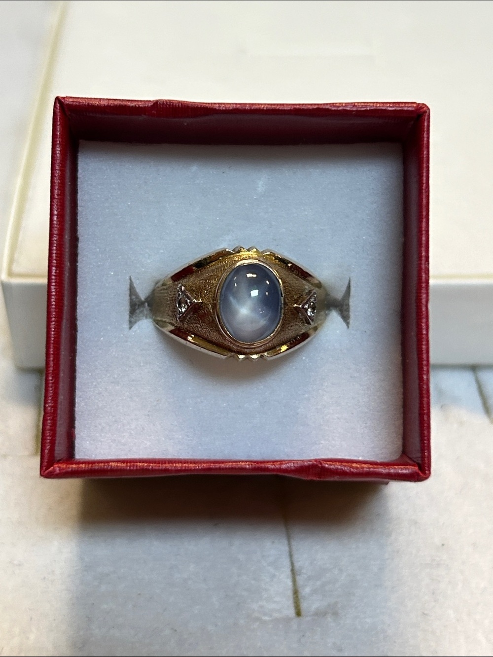 500166 14k YG blue star sapphire ring
